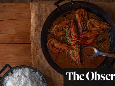 Choo chee gung – dry red curry with tiger prawns recipe by Wichet Khongphoon