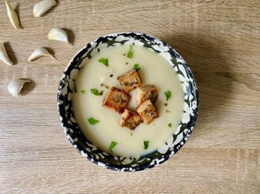 TikTok's 60-Clove Soup Recipe Is For Serious Garlic-Lovers Only