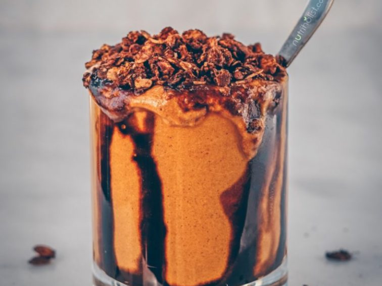 From Gingerbread Molasses Smoothie to Greek Christmas Cookies: Our Top Eight Vegan Recipes of the Day!