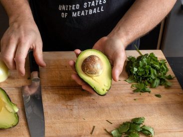 How to Make Super Bowl Guacamole That’s Restaurant-Quality