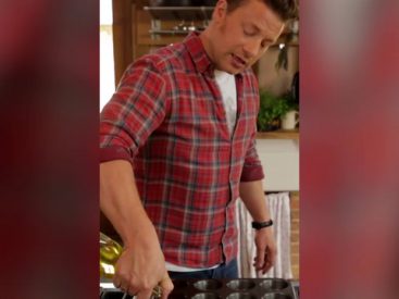 'Perfect' Jamie Oliver shares 'best' roast chicken recipe with 'really crispy' skin