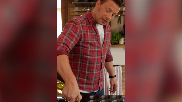 'Perfect' Jamie Oliver shares 'best' roast chicken recipe with 'really crispy' skin