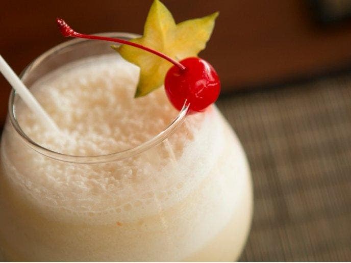 Origin of the “Piña Colada” and its recipes