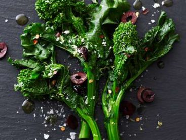 What is Broccoli Rabe? (And How Should You Cook It?)