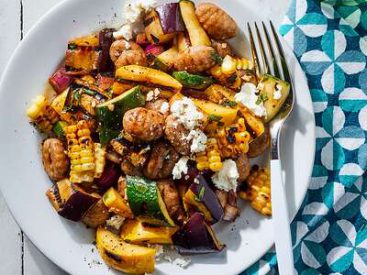 28 Veggie-Packed Dinners That Have Us Looking Forward to Summer