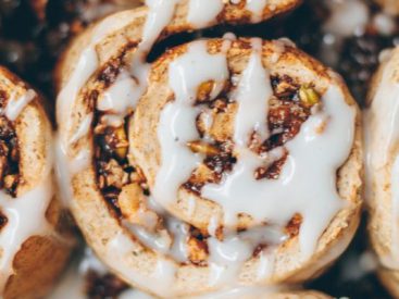 From Cinnamon Rolls to Mango Sticky Rice: Our Top Eight Vegan Recipes of the Day!