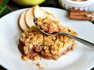 25 Vegan Apple Recipes (Amazing Desserts and More)