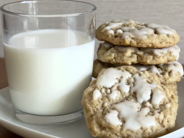 Iced Oatmeal Cookies (Just Like Archway's!) Are a Decadent Dream