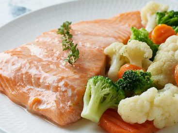 10-Minute Moist Mediterranean Poached Salmon Recipe: Quick Healthy Eating