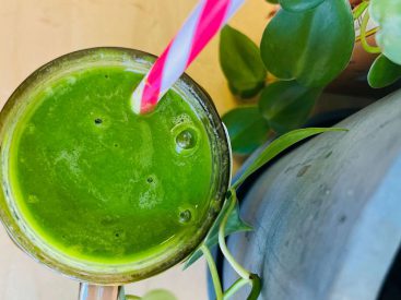 Kid-friendly, mom-approved fruit smoothie recipe from a nutritionist