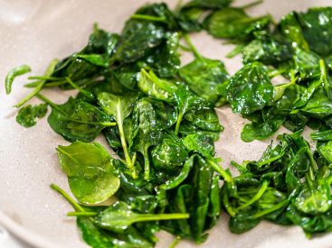 Simple Sautéed Lemon Spinach Recipe Is Ready in 10 Minutes