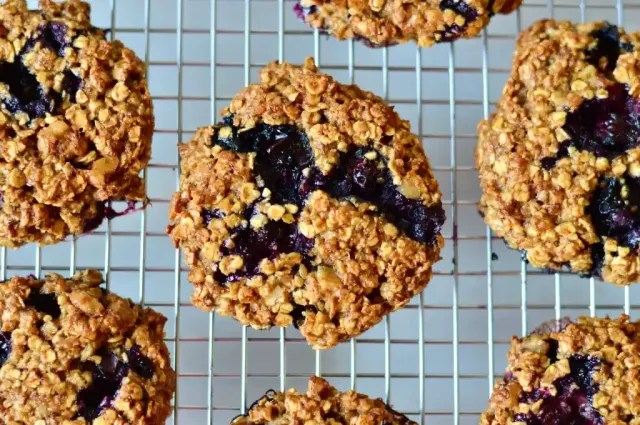 10 Vegan Recipes That Went Viral Last Week: Blueberry Oat Breakfast Cookies to Healthy Broccoli Cauliflower Salad!