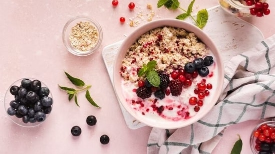 4 overnight oats recipes to keep you full and curb cravings