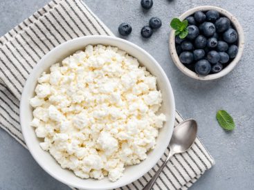 How to Turn a Tub of Cottage Cheese Into a Week’s Worth of High-Protein Breakfasts